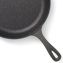 Charger l'image dans la galerie, STARFRIT 032223 Poêle en fonte The Rock 10" (26 cm)