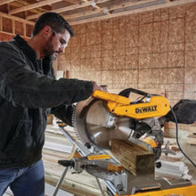 Charger l'image dans la galerie, Scie à onglets DEWALT, double biseau, composé, 12 pouces, 15 A (DWS716) - Remis à neuf avec garantie Dewalt