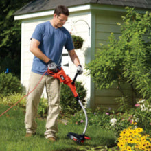 Charger l'image dans la galerie, Coupe-bordures/coupe-bordures électrique filaire BLACK + DECKER GH3000 de 7,5 A et 14 pouces à arbre incurvé - Remis à neuf avec garantie complète du fabricant