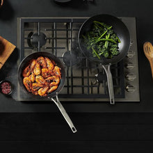 Charger l'image dans la galerie, LAGOSTINA L700040124 Poêle en acier au carbone bleu, 24 cm