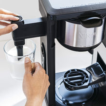 Charger l'image dans la galerie, Cafetière spécialisée NINJA de 10 tasses - Entretenue en usine avec la garantie Home Essentials - CM401