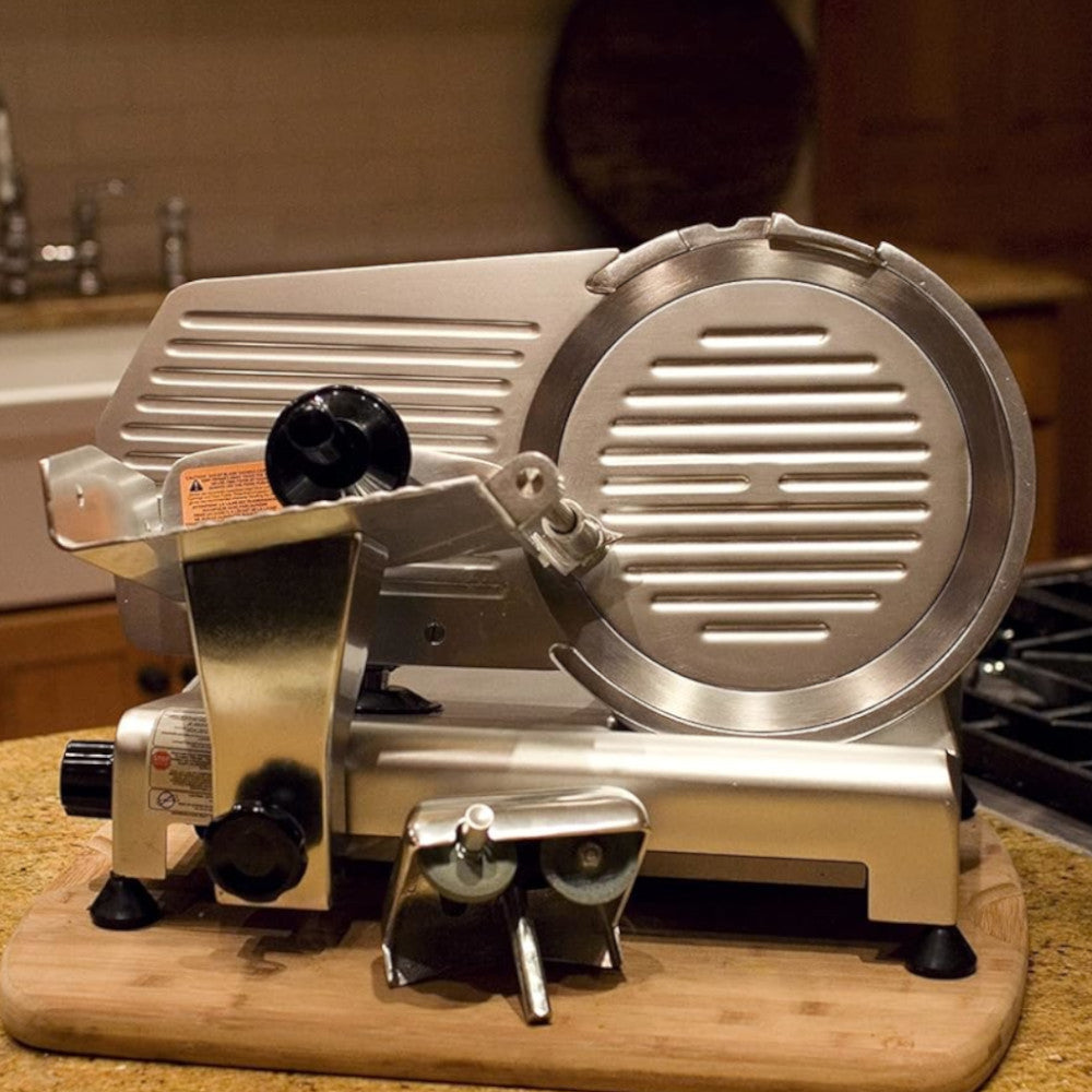 Trancheuse à viande WESTON PRO 83-0850-W de 10 po avec affûteur de lame amovible - Remis à neuf avec garantie Home Essentials