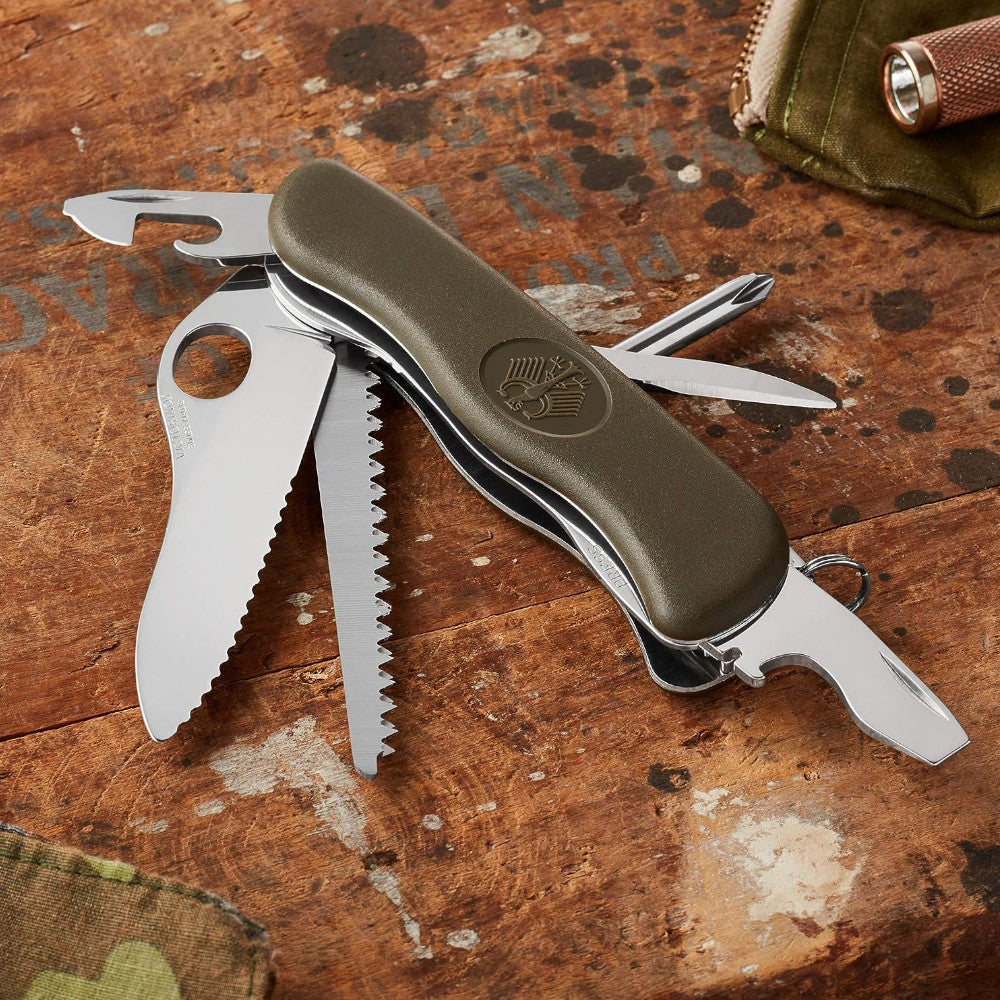 Couteau de poche multi-outils Trekker à une main de l'armée suisse VICTORINOX - 8461.MW4DE-X1