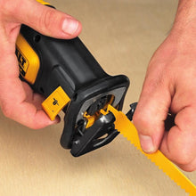 Charger l&#39;image dans la galerie, Scie alternative compacte DEWALT 12 V - Reconditionnée avec garantie Dewalt - DCS310S1
