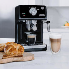 Charger l&#39;image dans la galerie, Machine à expresso DELONGHI 15 bars avec système avancé de cappuccino - ECP3120
