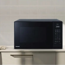 Charger l&#39;image dans la galerie, PANASONIC NNSC64MB 1.3 CU FT Black Genius Countertop Microwave - Refurbished with Home Essentials warranty

