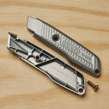 STANLEY Couteau utilitaire à lame fixe de 5-1/2 pouces - 10-299