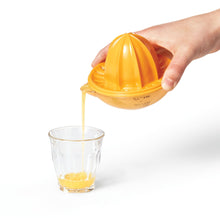 Load image into Gallery viewer, STARFRIT Mini Citrus Juicer - 0920740030000
