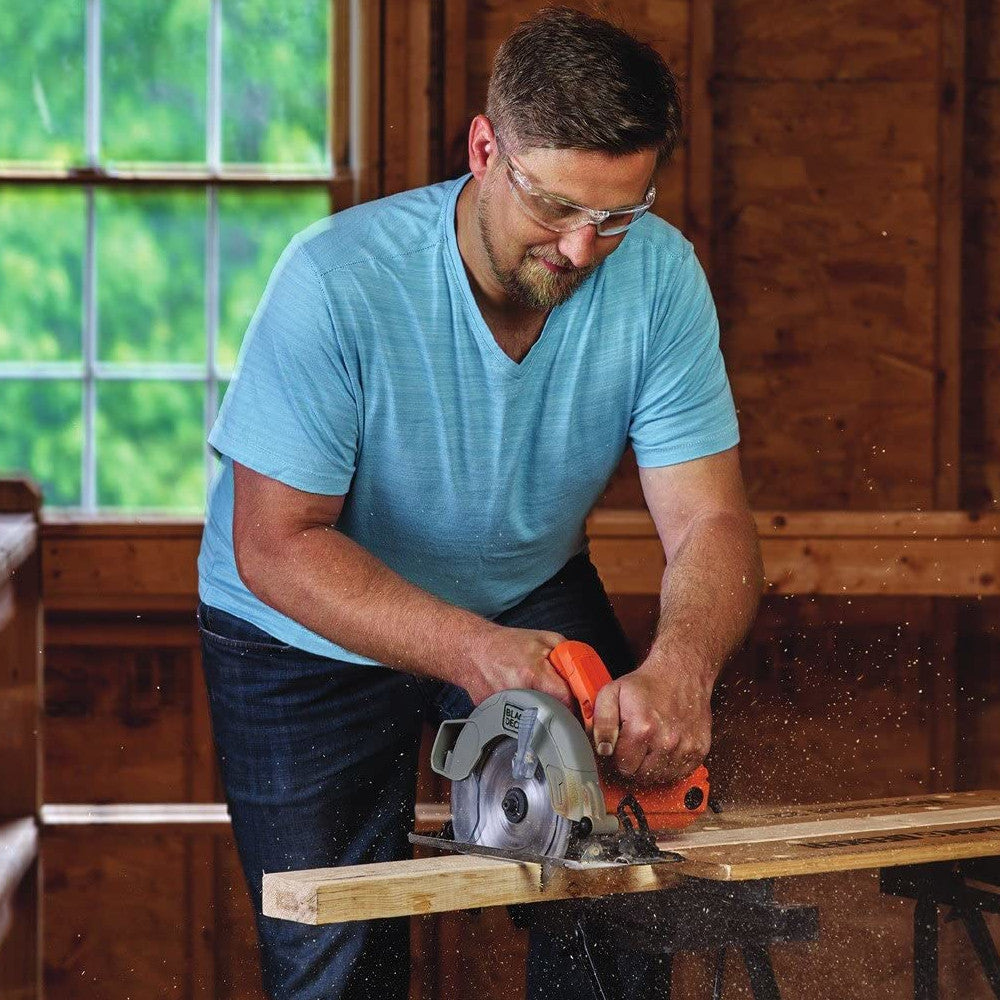 Scie circulaire filaire BLACK+DECKER de 13 A - BDECS200C