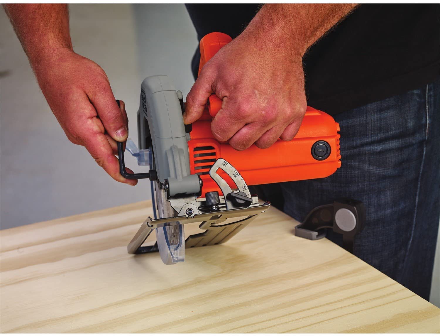 Scie circulaire BLACK+DECKER 13a 7,25" - Reconditionnée avec garantie complète du fabricant - BDECS200C