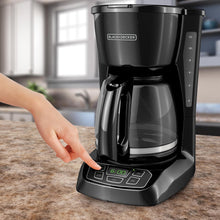 Charger l&#39;image dans la galerie, BLACK + DECKER Cafetière programmable noire 12 tasses - Certifiée en usine avec garantie complète - CM1105BC
