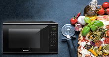 Charger l&#39;image dans la galerie, PANASONIC Micro-ondes de comptoir noir de 1,3 pi³ - Remis à neuf avec la garantie Home Essentials - NNSG626B
